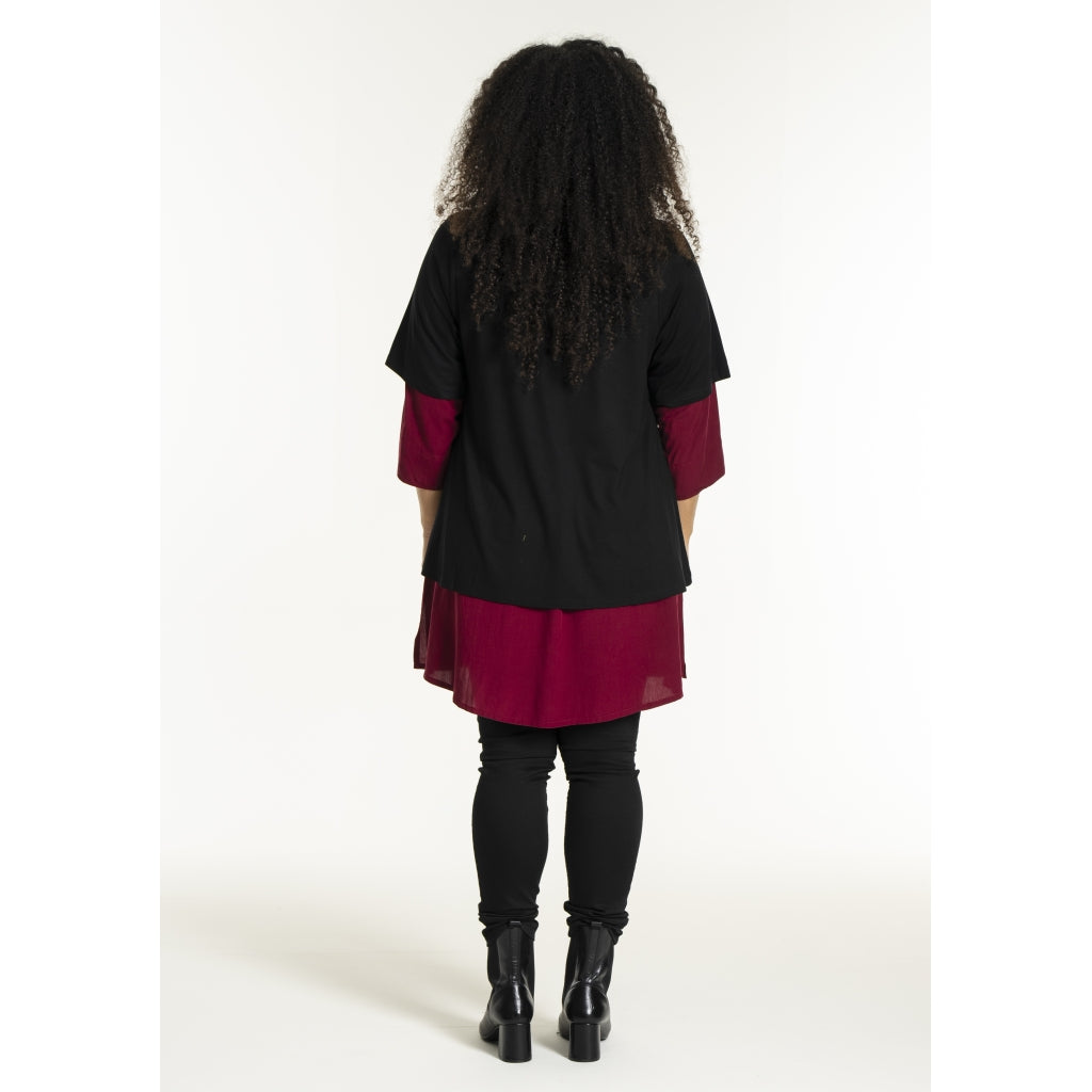 Studio SBella T-Shirt with print T-Shirt Black with bordeaux