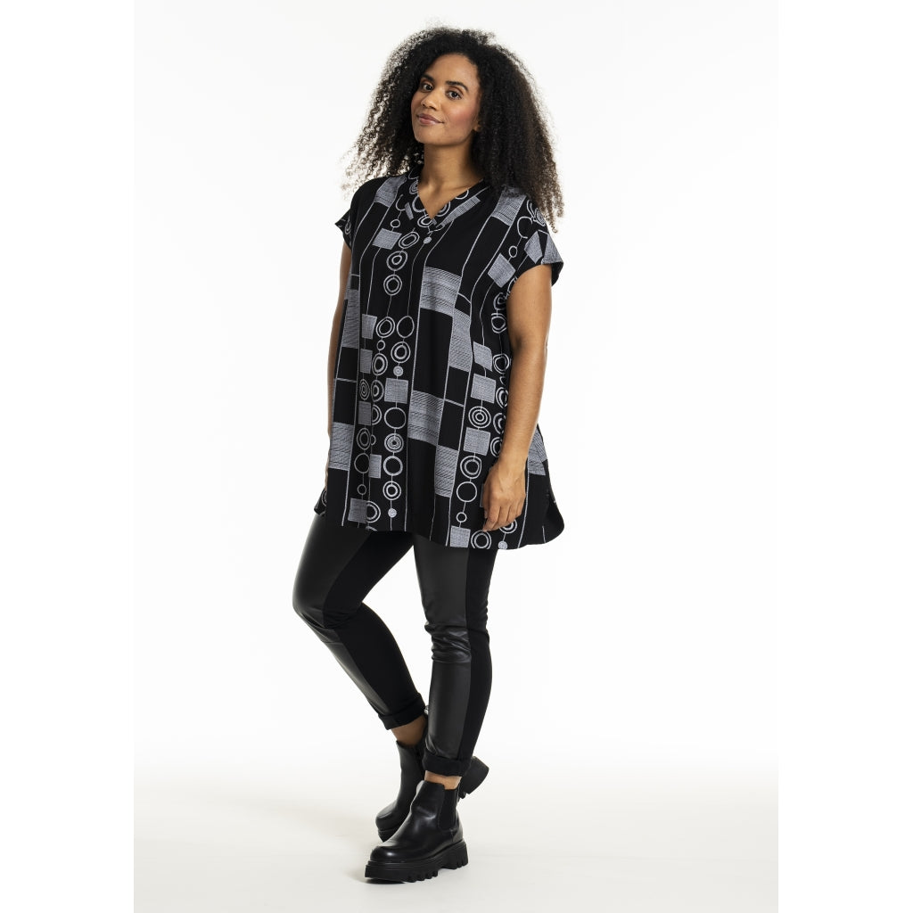 Studio SJosine Tunic Tunic Black with white patterns