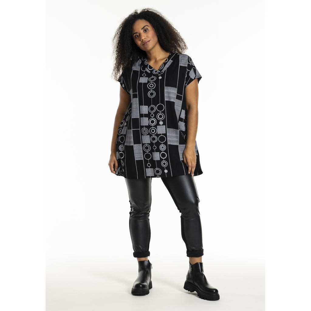 Studio SJosine Tunic Tunic Black with white patterns
