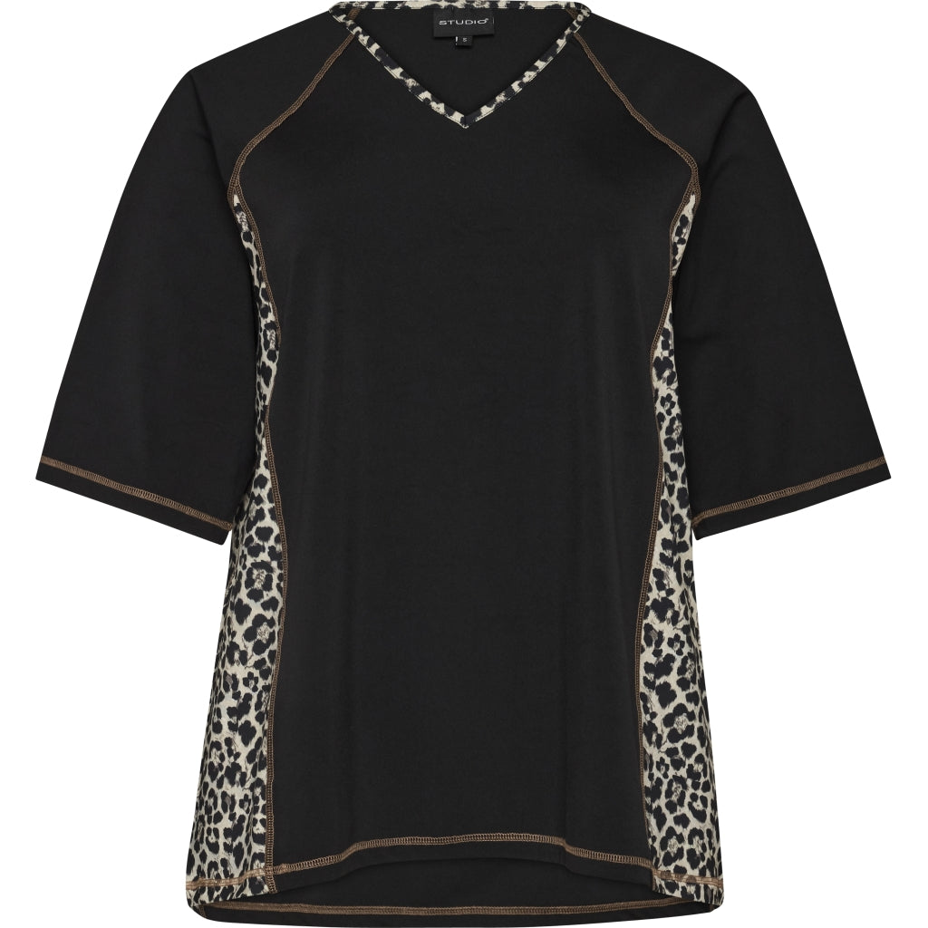 Studio SAktive wear T-shirt T-Shirt Black with leo print