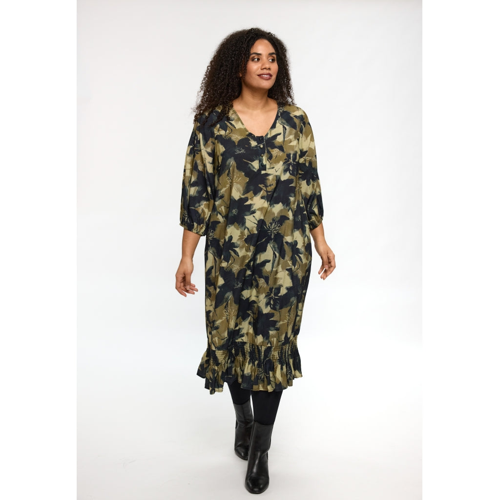 Studio SAnita Dress Dress Green black flowers