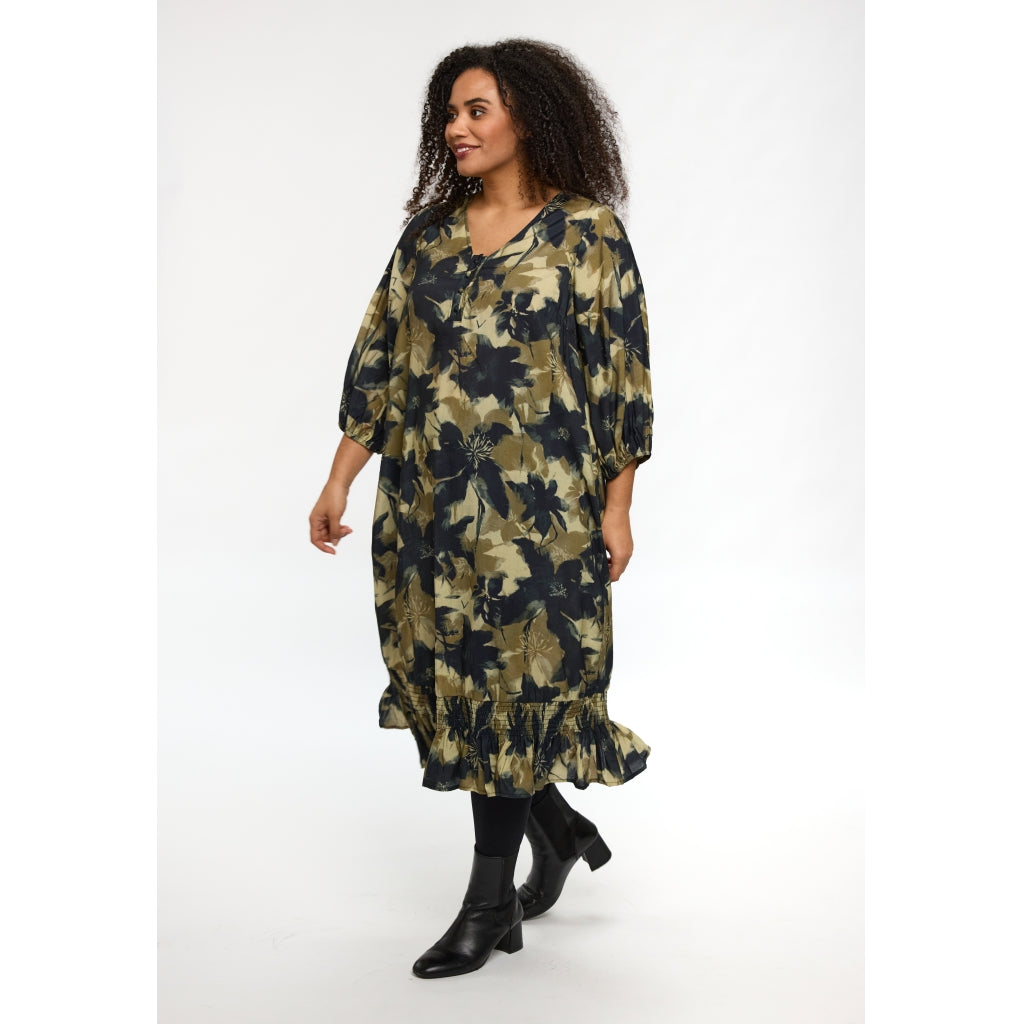 Studio SAnita Dress Dress Green black flowers