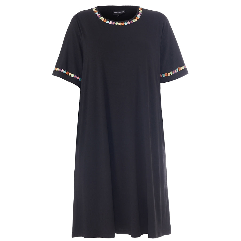 Studio SBlair Dress Dress Black with small flowers all colors