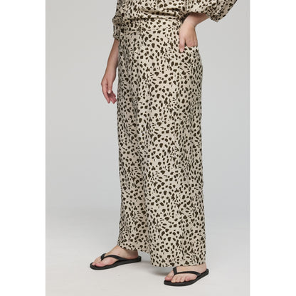 Studio SCassandra Trousers Trousers Sand + Leo print