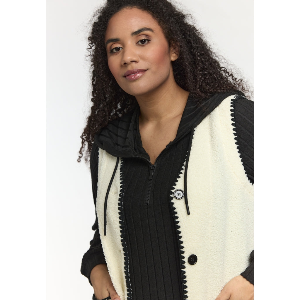 Studio SElina Vest Vest Off-white with black