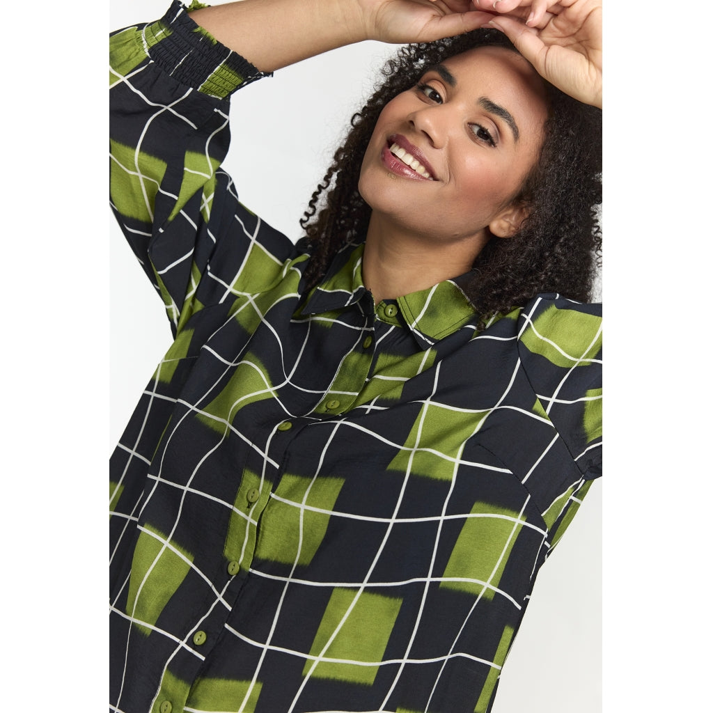 Studio SEmilie Shirt Shirt Black with squares with white lines and green wind