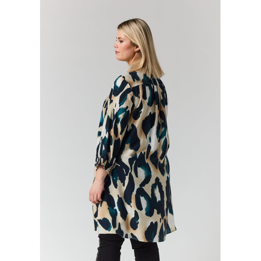 Studio SEmilie Shirt Shirt Sand with black petrol clouds
