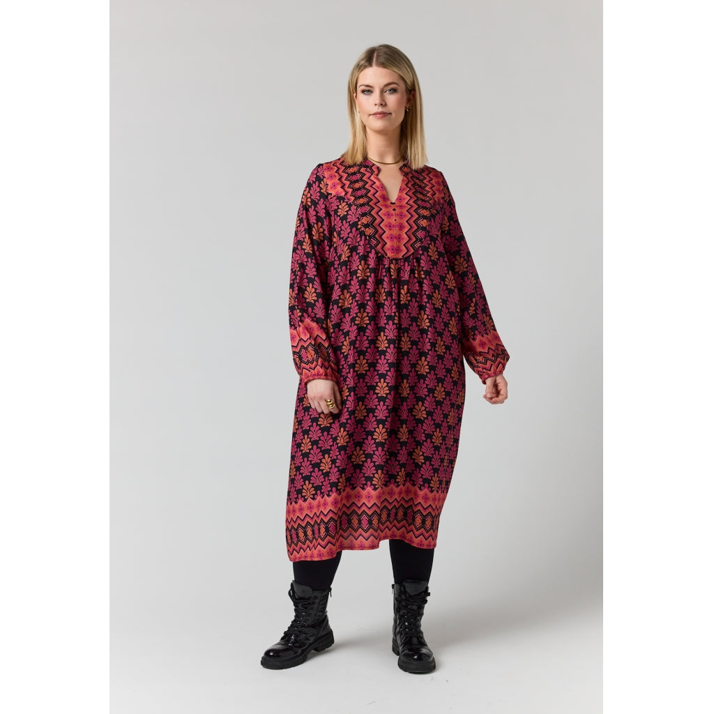 Studio SLaura Dress Dress Board black-pink and orange