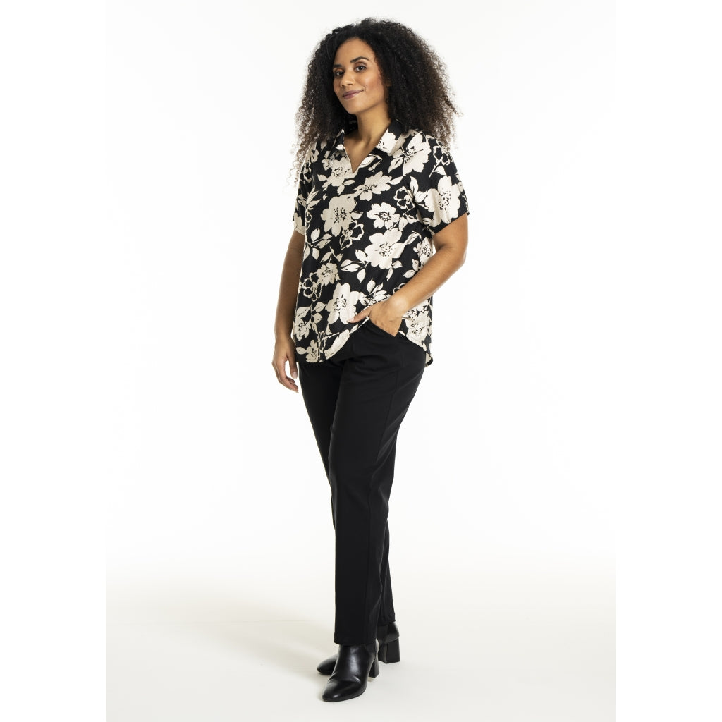 Studio SLonny Blouse Blouse Black with offwhite flower