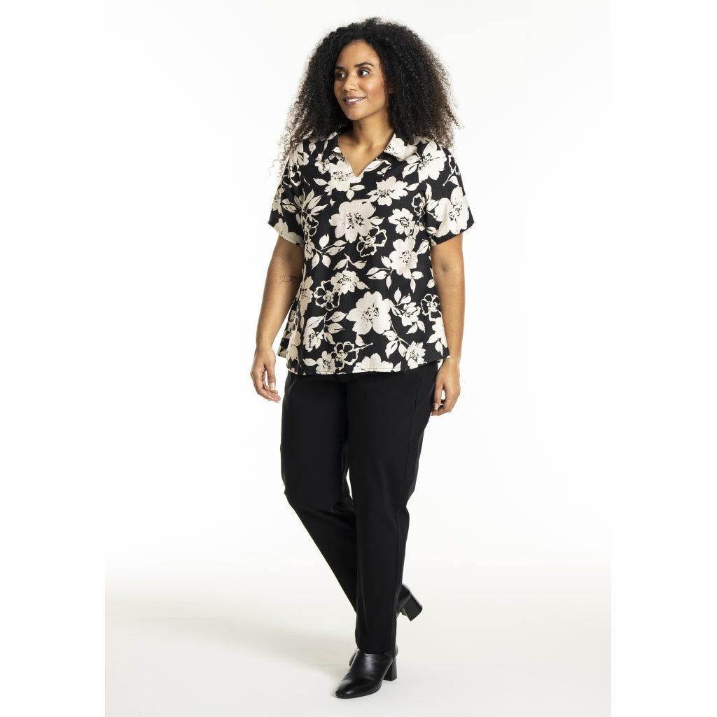 Studio SLonny Blouse Blouse Black with offwhite flower