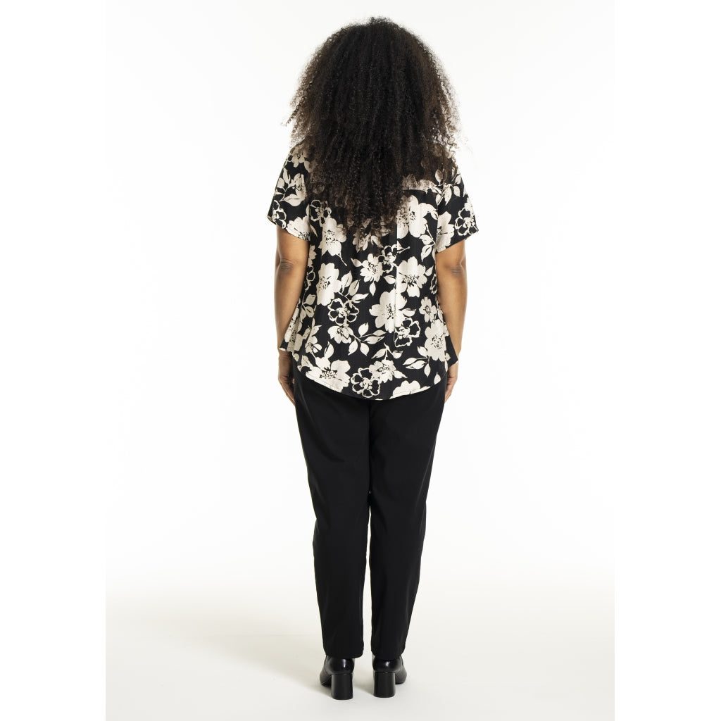 Studio SLonny Blouse Blouse Black with offwhite flower