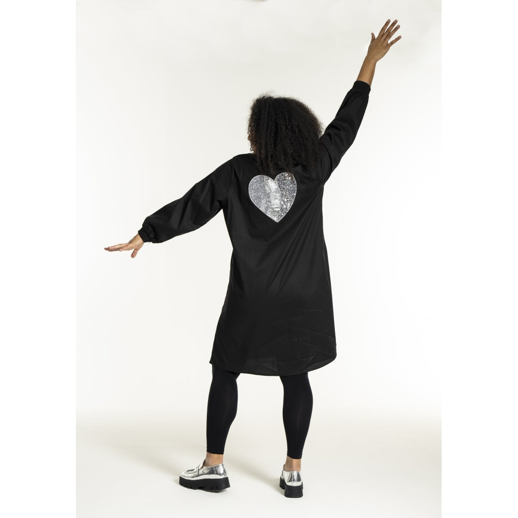 Studio SNomi Shirt with heart on the back Shirt Black