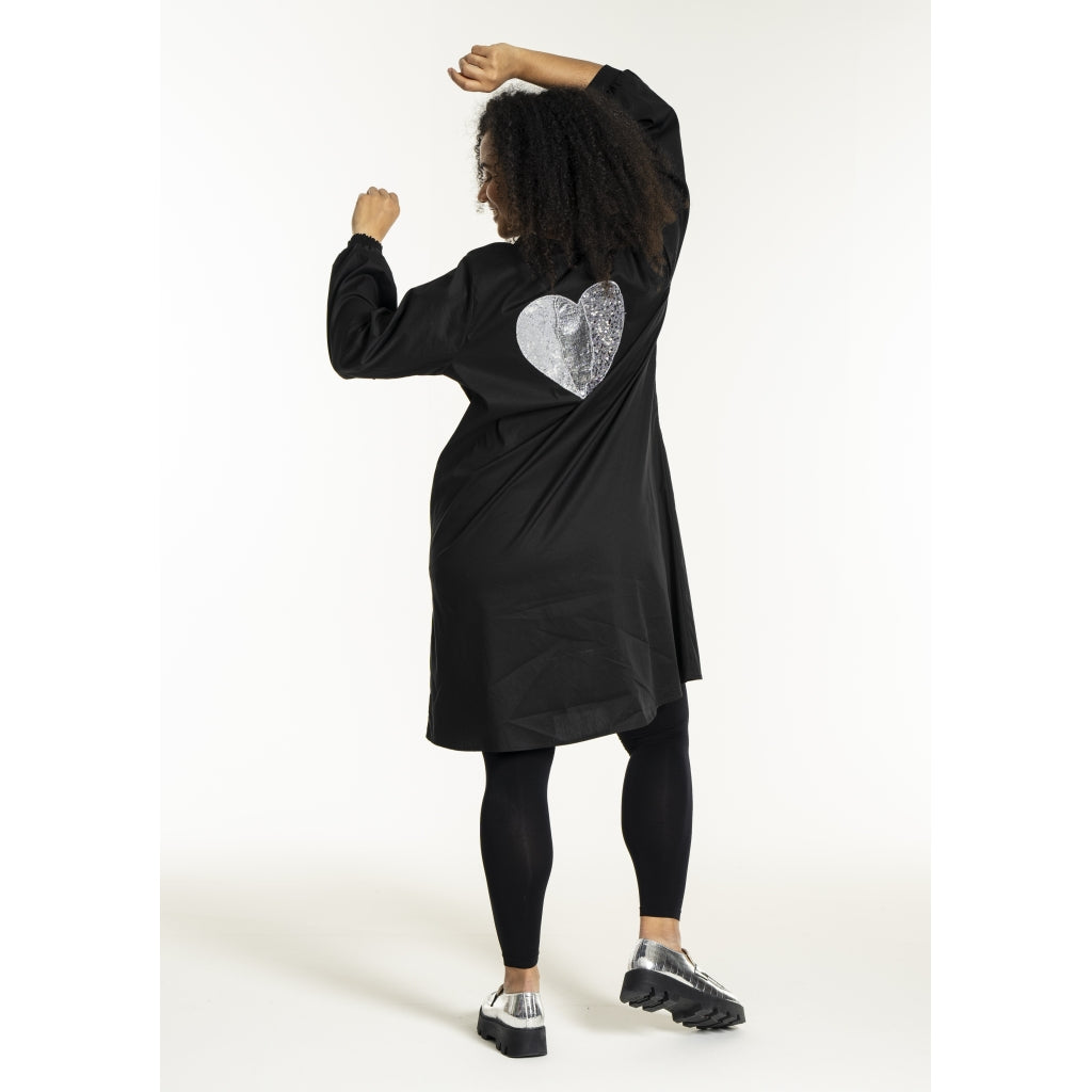 Studio SNomi Shirt with heart on the back Shirt Black